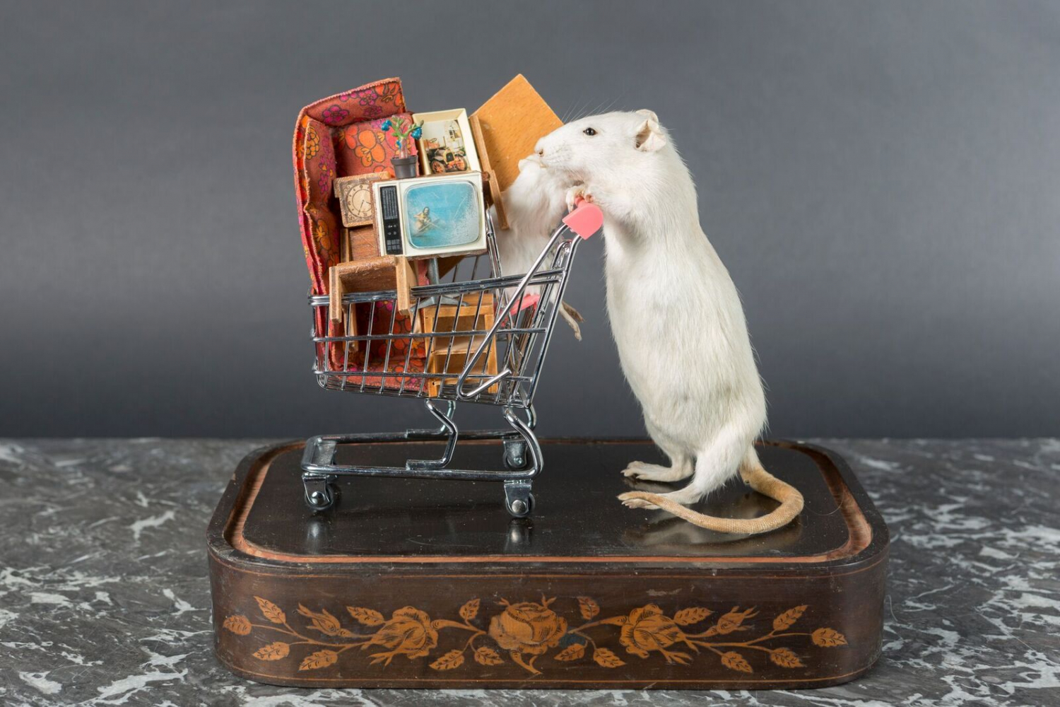 marion-laurent-art-consommer-consumer To consume to consume 2017 29,5 x 19 x 19 cm